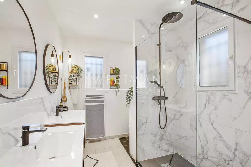 Villa - 253 m² - 12 pièces