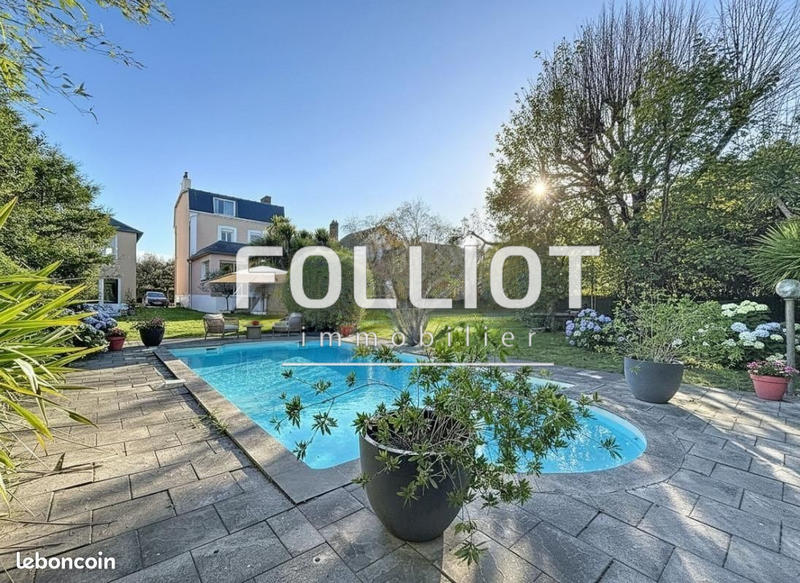 Maison - 195 m² - 8 pièces