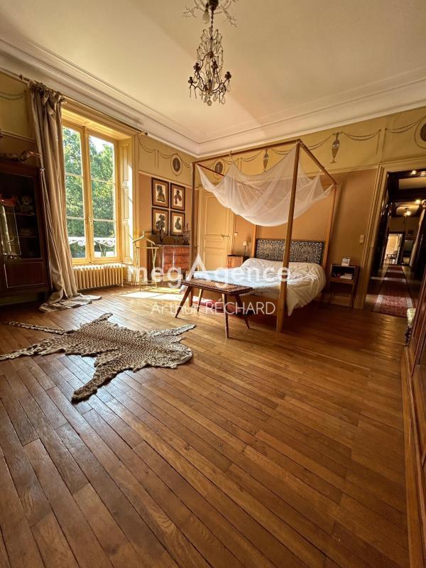 Maison - 400 m² - 16 pièces