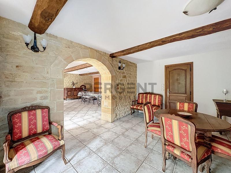 Maison - 352 m² - 8 pièces