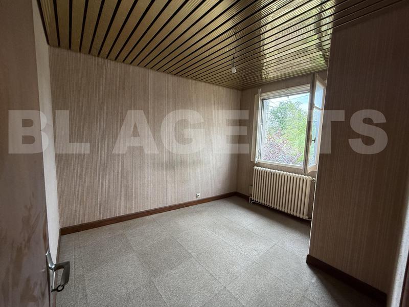 Maison traditionnelle - 241 m² - 9 pièces