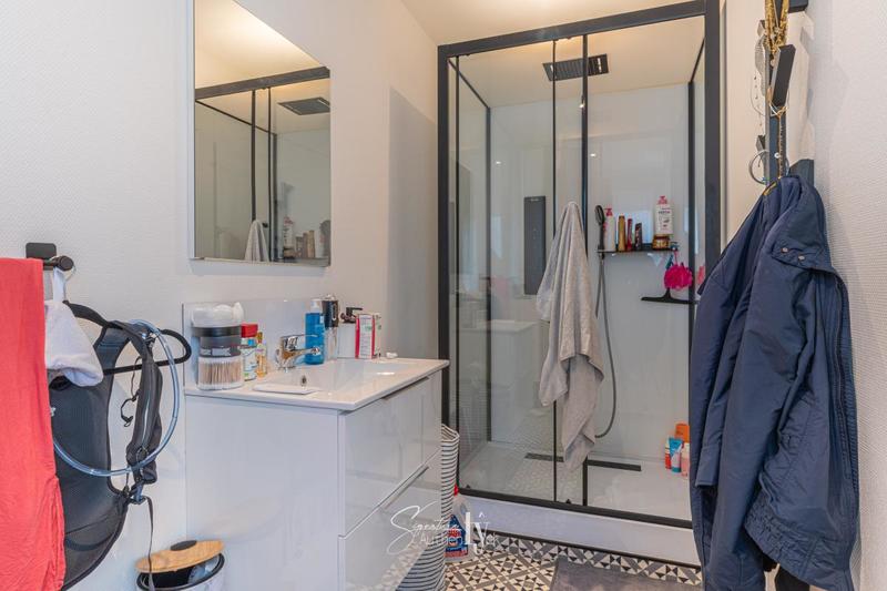 Appartement - 100 m² - 4 pièces