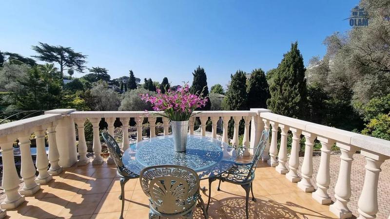 Maison - 377 m² - 12 pièces