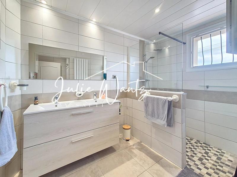 Maison - 170 m² - 6 pièces