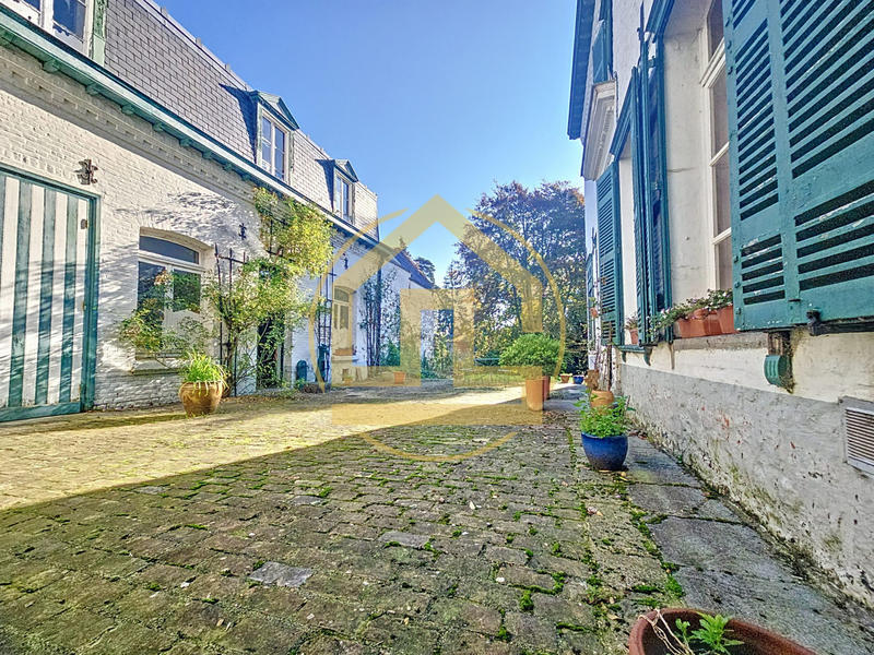 Maison - 430 m² - 13 pièces