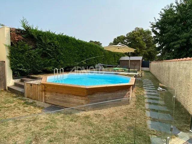 Maison - 266 m² - 9 pièces