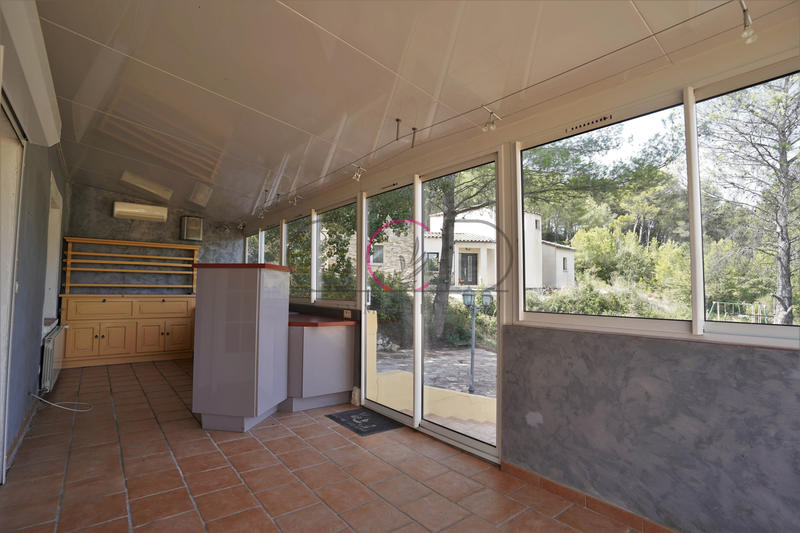 Villa - 235 m² - 9 pièces