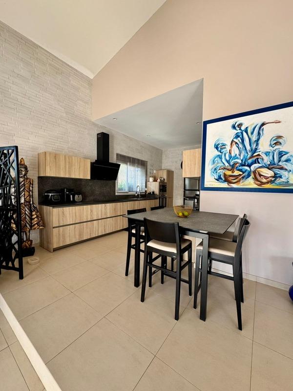 Maison - 229 m² - 6 pièces