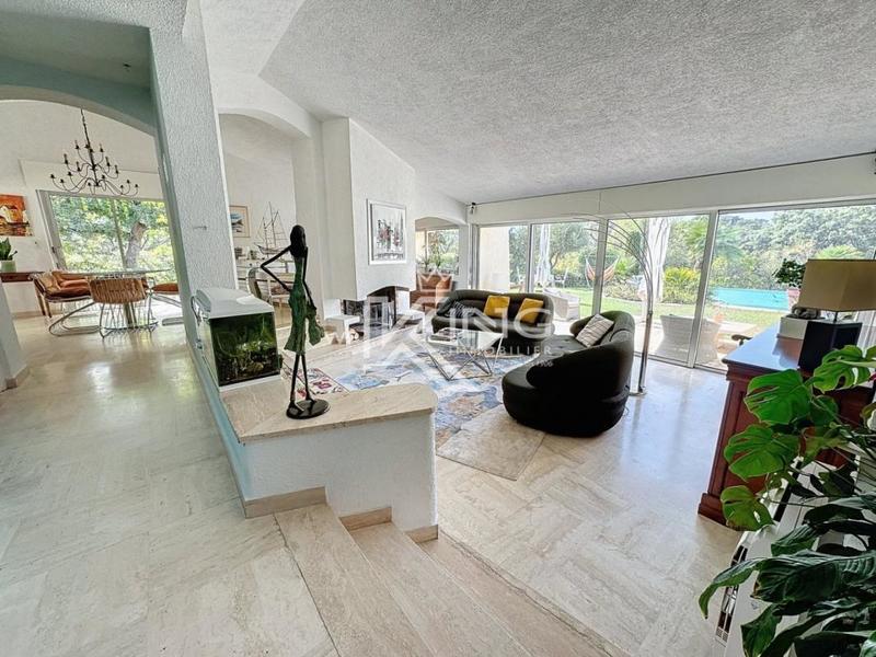 Villa - 205 m² - 6 pièces