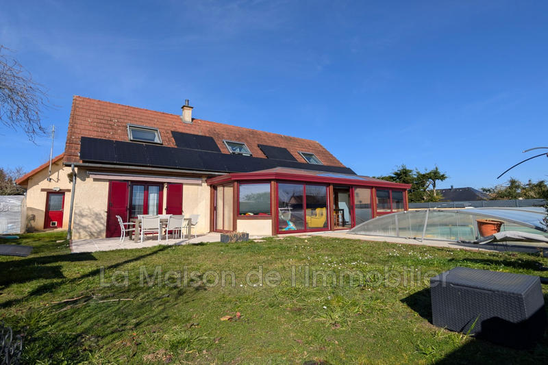 Pavillon - 210 m² - 8 pièces