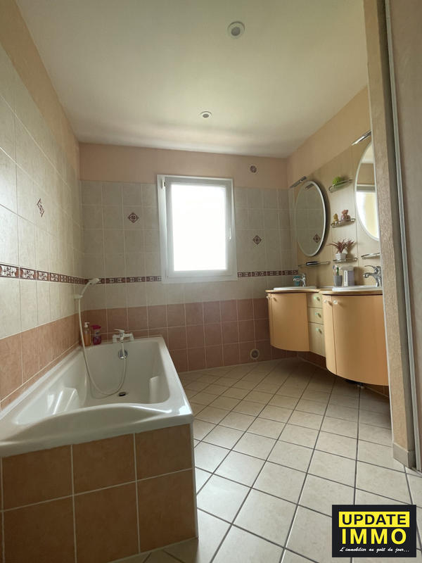 Maison - 134 m² - 9 pièces