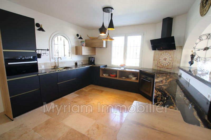 Maison - 251 m² - 6 pièces