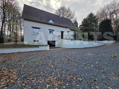 Maison - 213 m² - 7 pièces