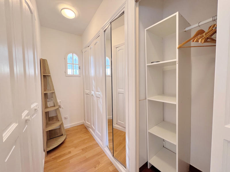 Villa - 288 m² - 6 pièces