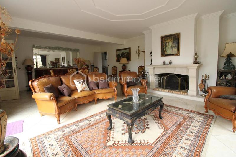 Maison - 226 m² - 7 pièces