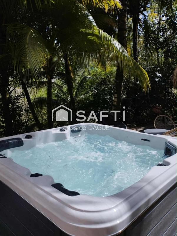 Maison - 208 m² - 8 pièces