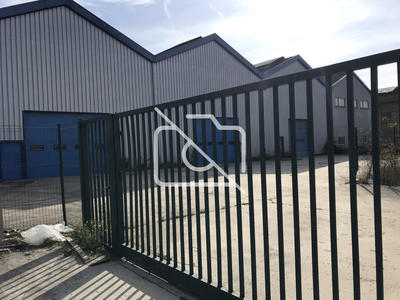 Entrepôt - 1 600 m²
