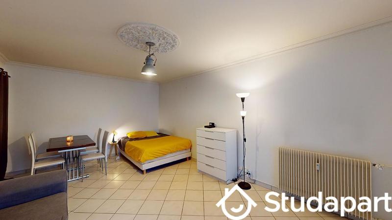 Chambre - 80 m² - 1 pièce