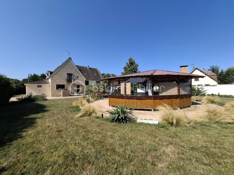 Maison - 244 m² - 7 pièces