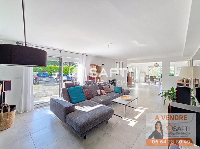 Maison - 211 m² - 6 pièces