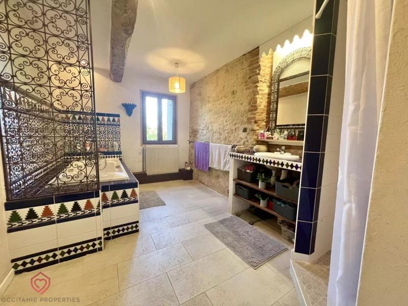 Propriété - 202 m² - 5 pièces