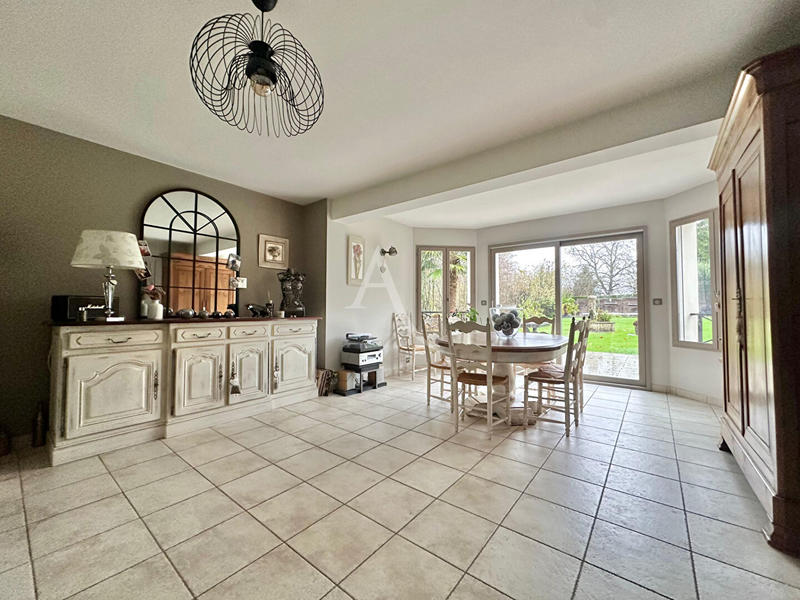 Maison - 205 m² - 5 pièces