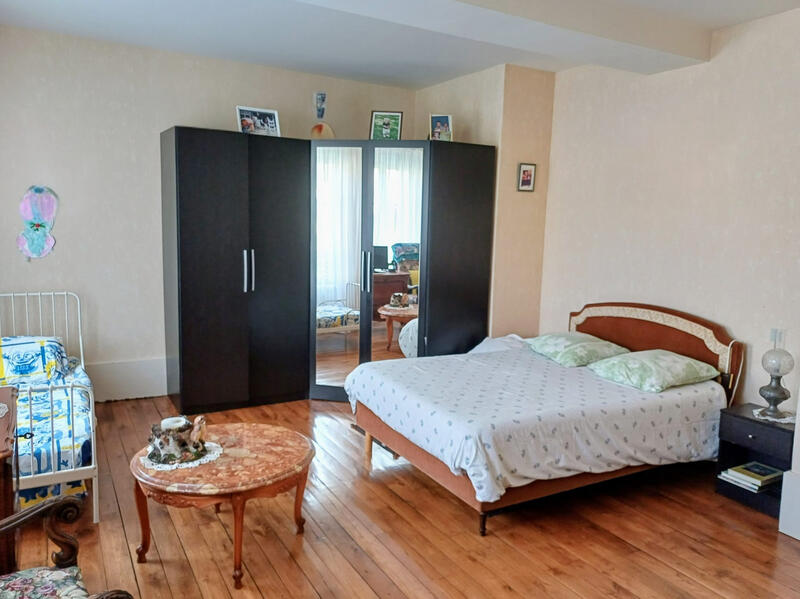 Maison - 188 m² - 7 pièces