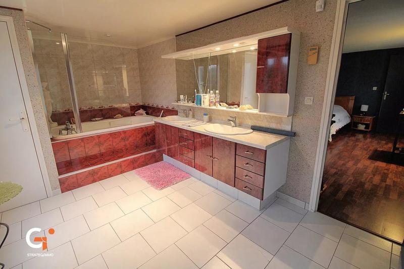 Maison - 189 m² - 6 pièces