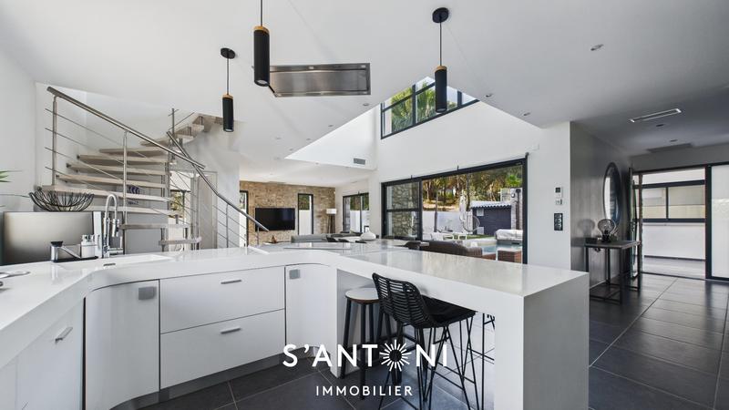 Maison - 200 m² - 9 pièces