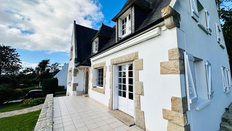 Maison - 169 m² - 9 pièces