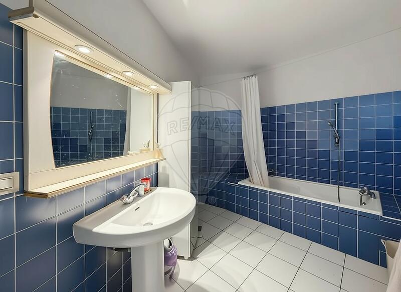 Maison - 214 m² - 8 pièces