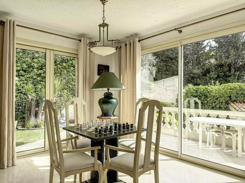 Villa - 320 m² - 10 pièces