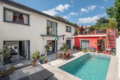 Maison - 217 m² - 8 pièces