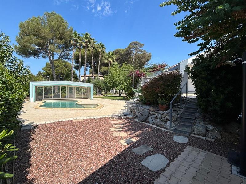 Maison - 210 m² - 10 pièces