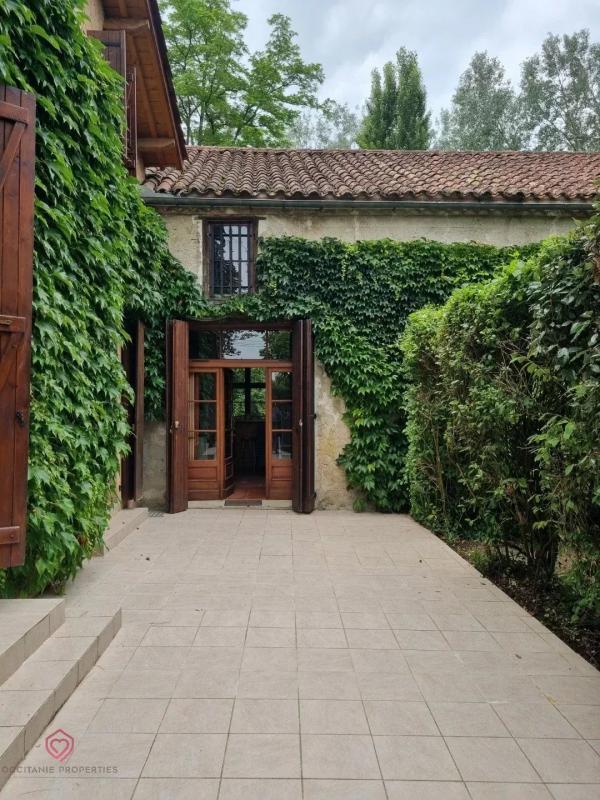 Maison - 212 m² - 12 pièces