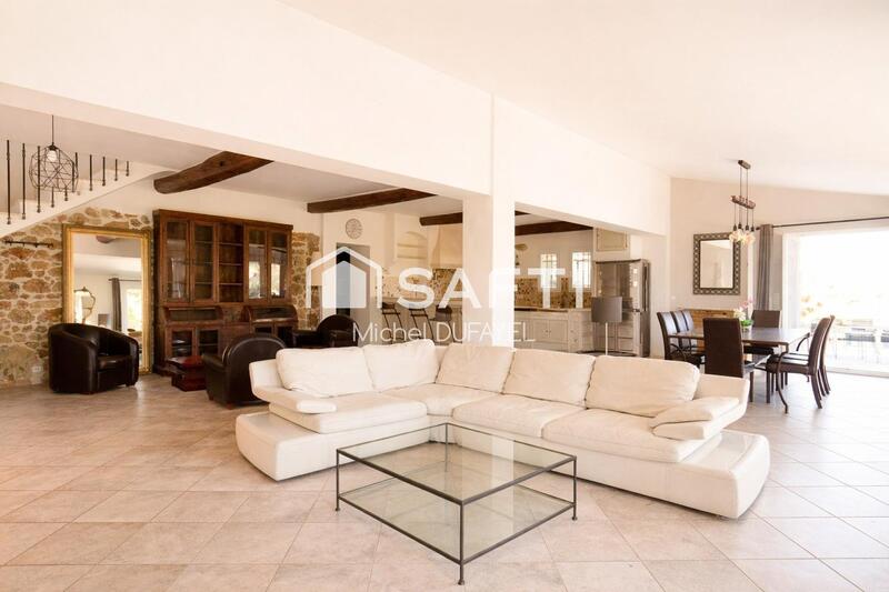 Maison - 205 m² - 6 pièces