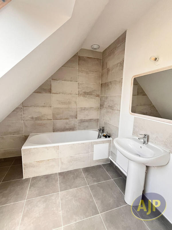 Maison - 101 m² - 5 pièces