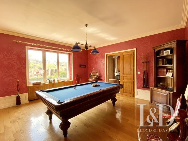 Maison - 340 m² - 10 pièces