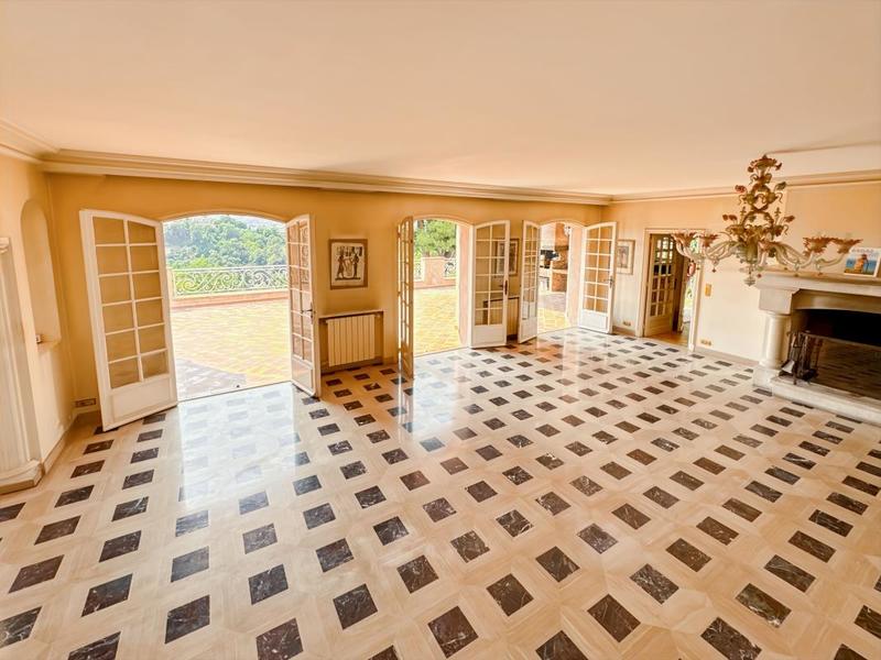 Villa - 375 m² - 6 pièces