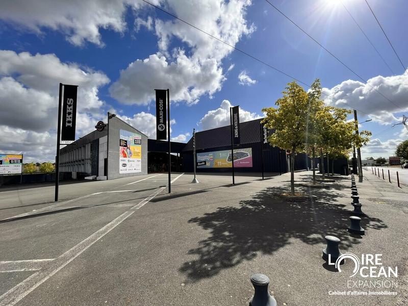 Local commercial - 1 600 m²