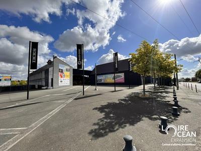 Local commercial - 1 600 m²