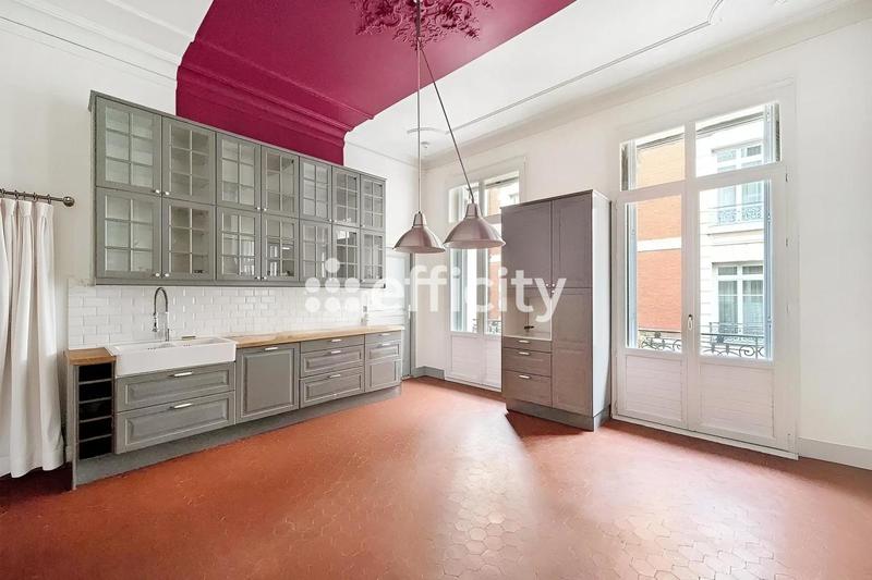 Appartement - 131 m² - 6 pièces