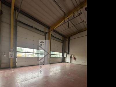 Entrepôt - 1 858 m²