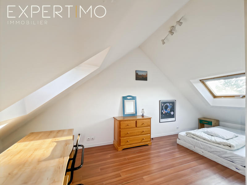 Maison - 202 m² - 12 pièces