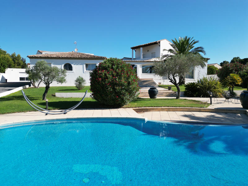 Maison - 334 m² - 8 pièces