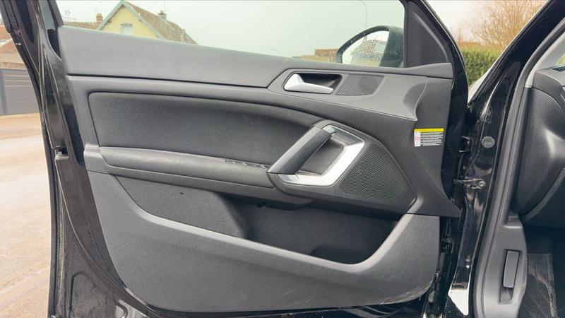 Peugeot 308 II 1.5 BlueHDi 130 Eat6 Allure