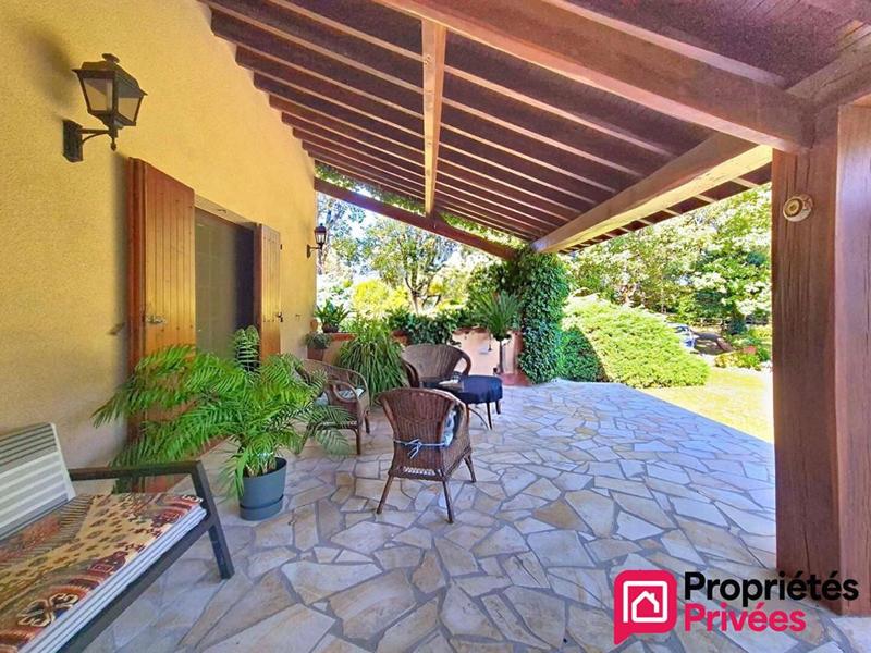 Villa - 272 m² - 6 pièces