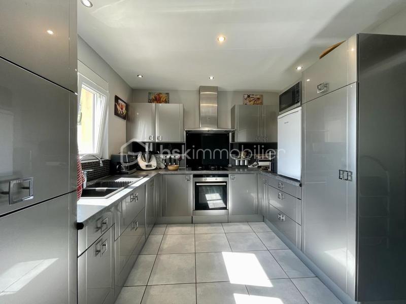 Maison traditionnelle - 121 m² - 6 pièces