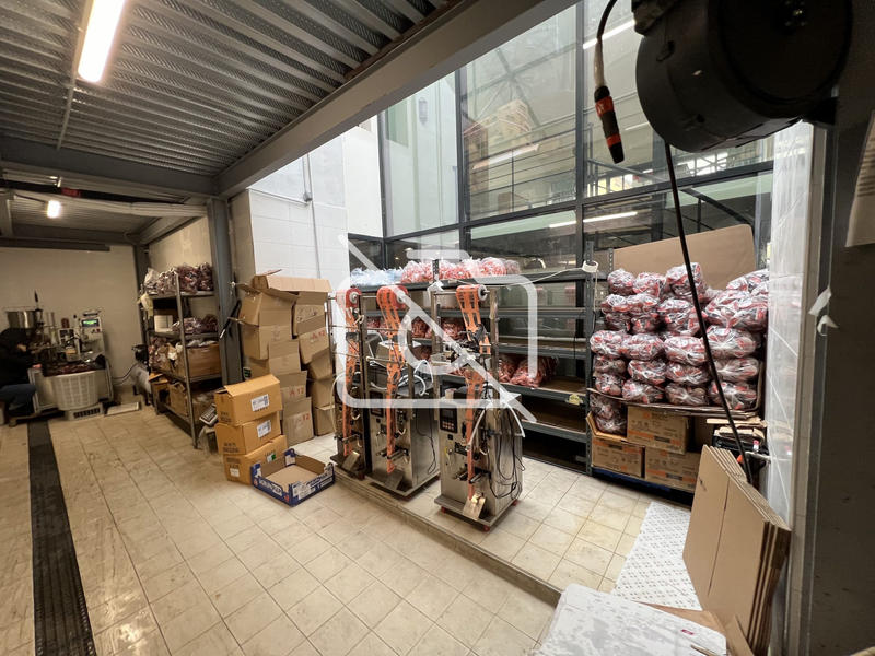 Entrepôt - 673 m²