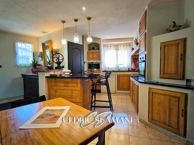 Maison - 195 m² - 7 pièces